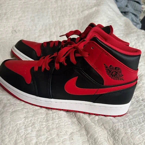 Nike Air Jordan 1 Mid Men’s 11 - Picture 1 of 4